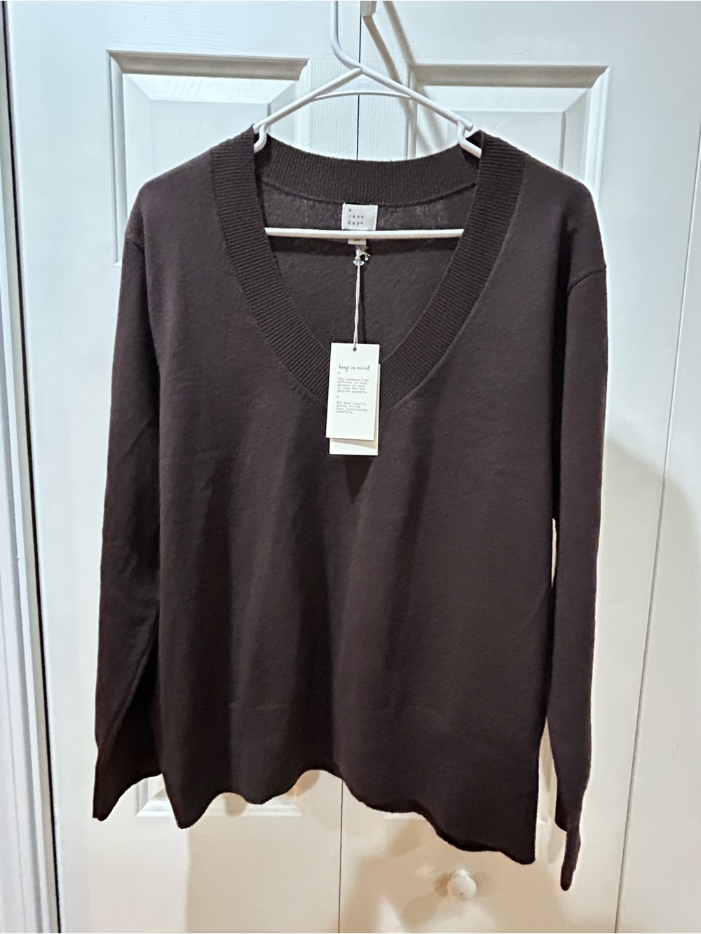 A new day brown v-neck sweater size XL